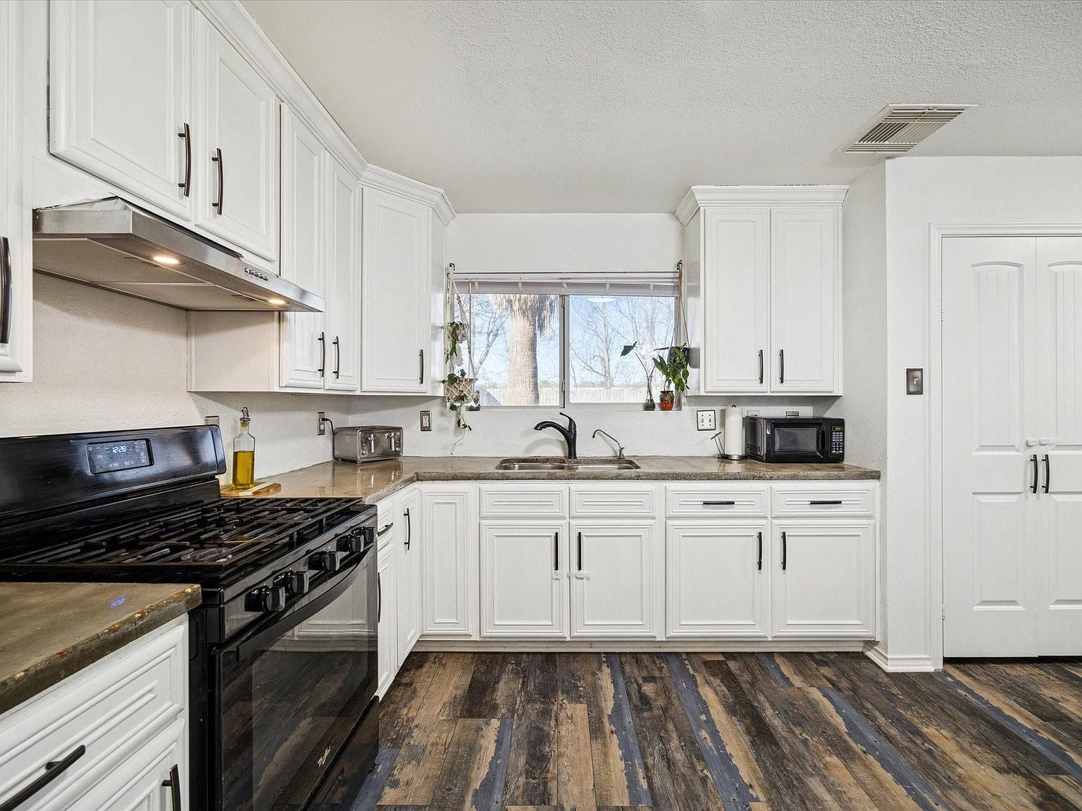 8435 Broadleaf Ave Baytown, TX 77521  | Single Family