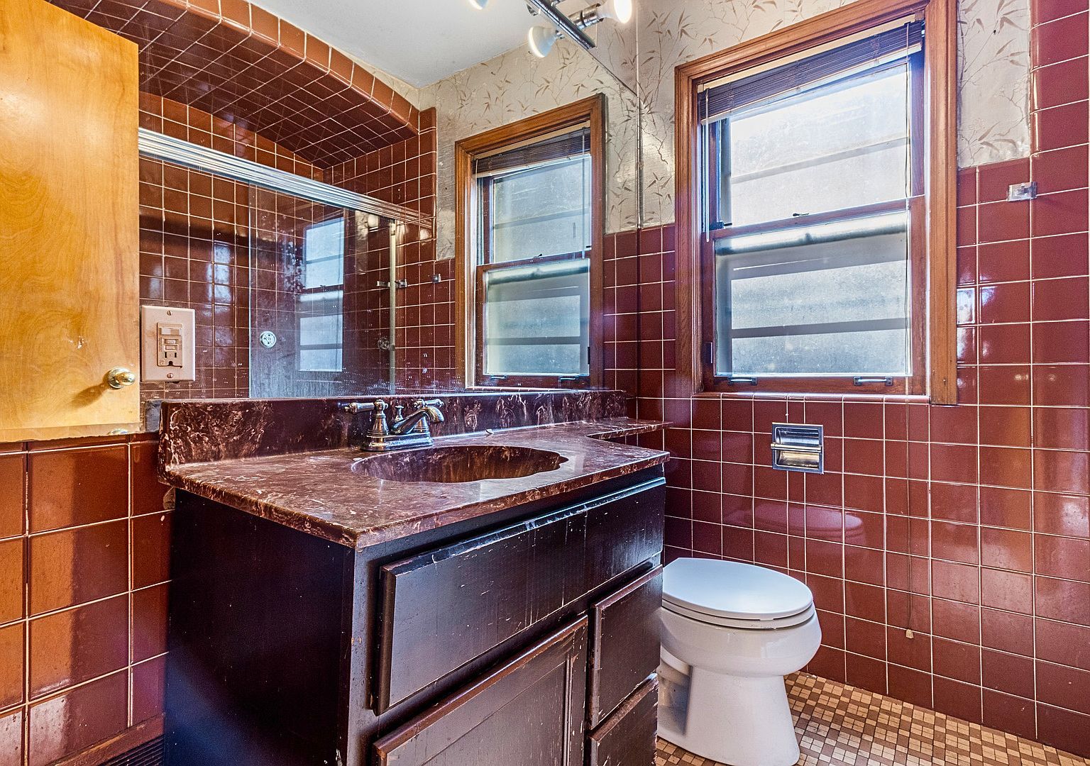 8801 S Clyde Ave Chicago, IL 60617 | Single Family