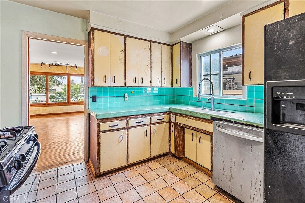 820 Law St San Diego, CA 92109 | Single Family