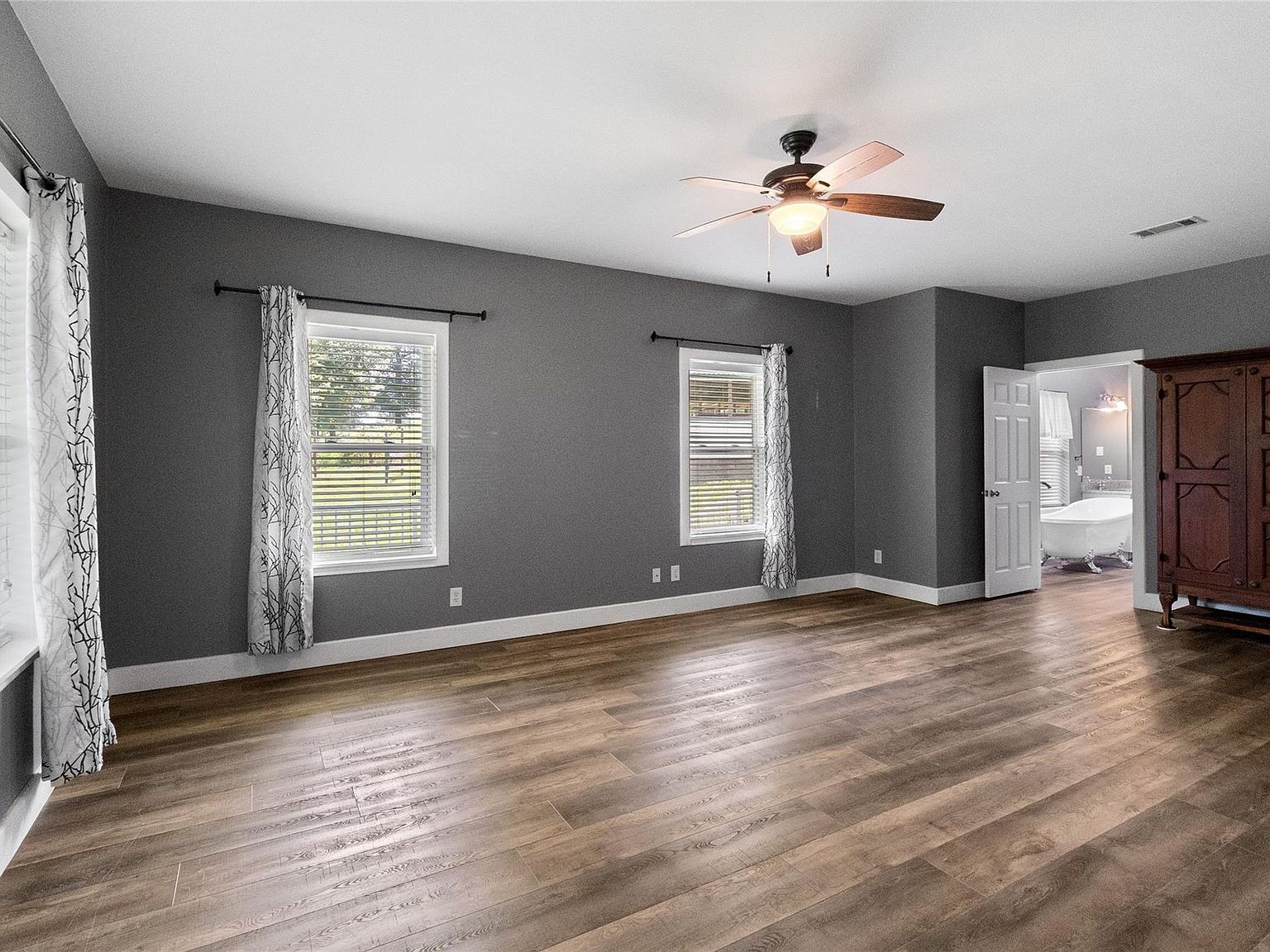 24 Oak Creek Dr Huntsville, TX 77340 | Single Family