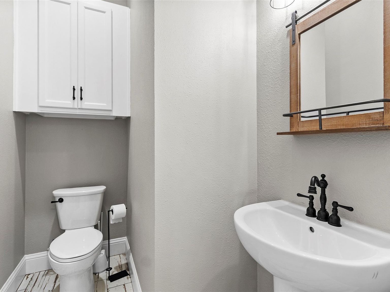 300 Broadmoor Dr Huntsville, TX 77340 | Single Family