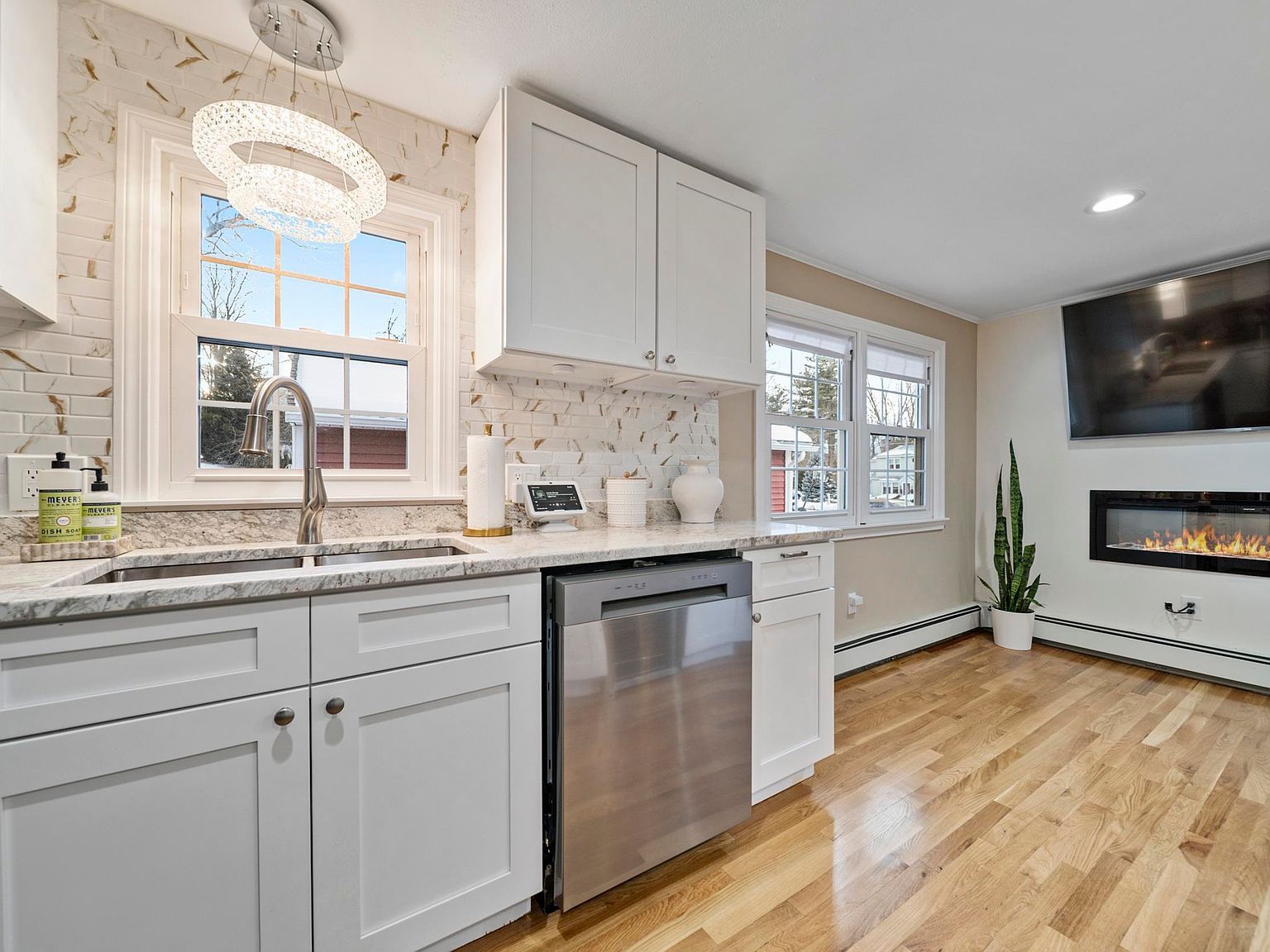 23 Parkhurst Dr Nashua, NH 03062 | Single Family