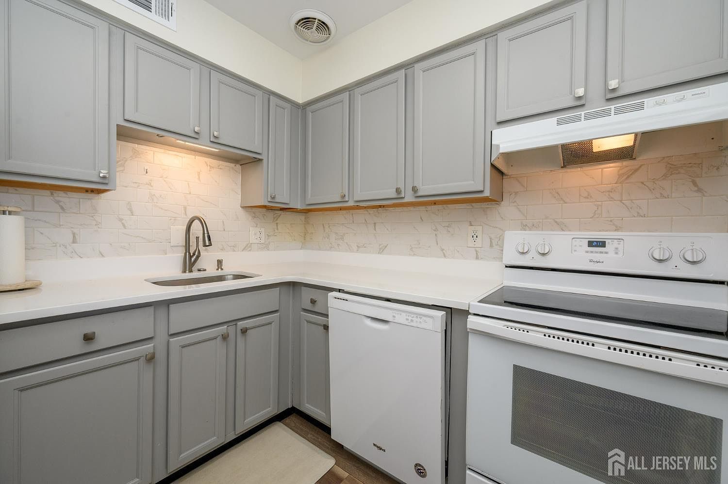 17 Inwood Ter Freehold, NJ 07728  | Condominium