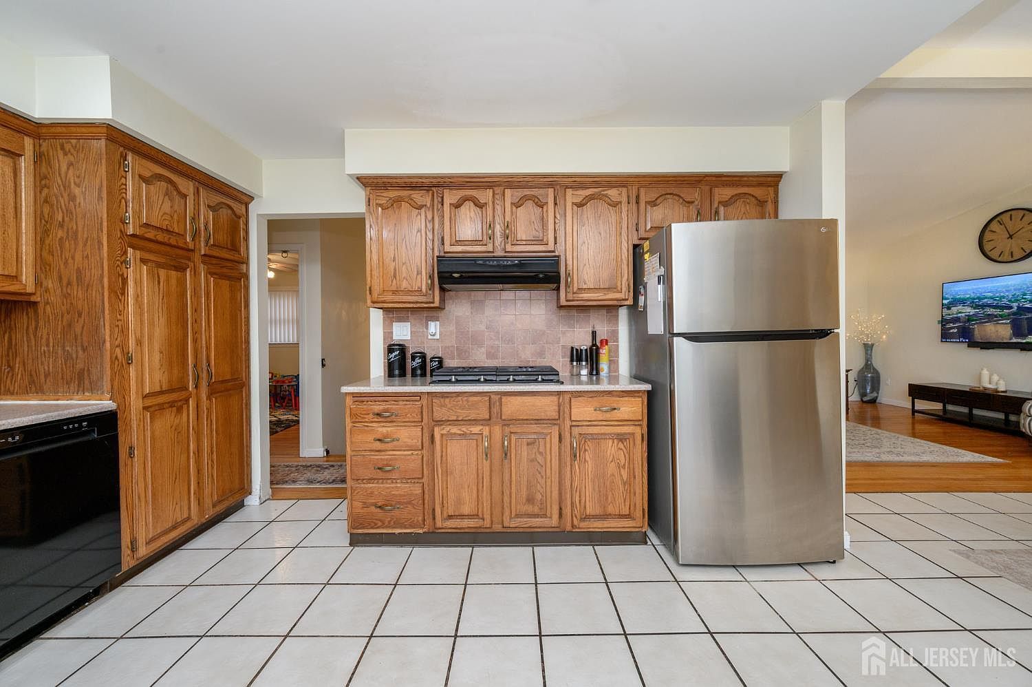 21 Wilk Rd Edison, NJ 08837  | Single Family