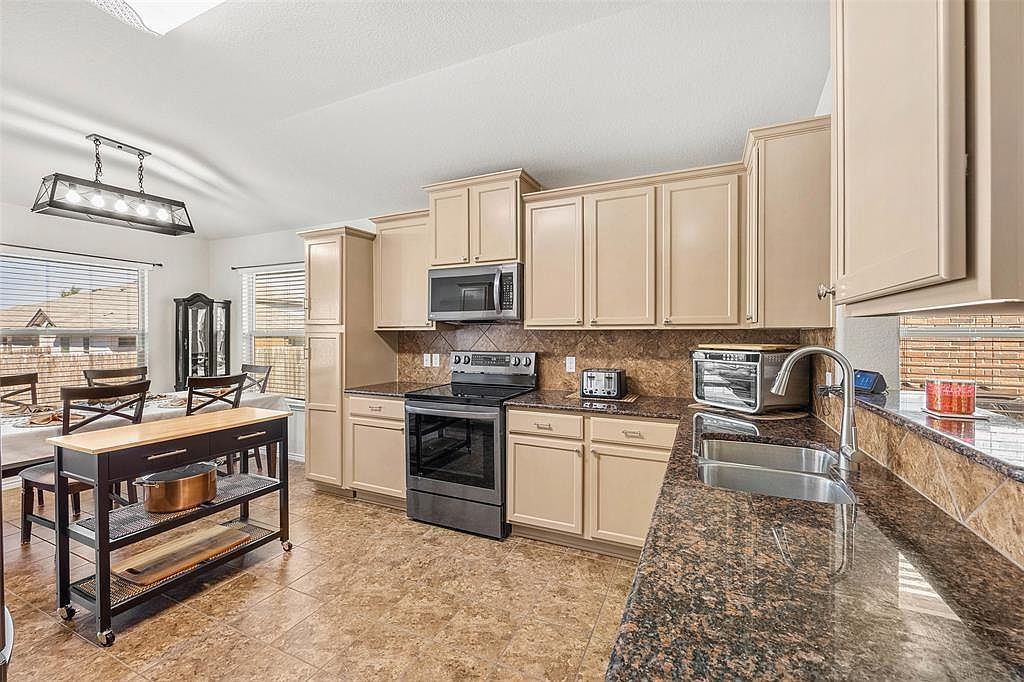 320 Ammonite Ln Jarrell, TX 76537  | Single Family