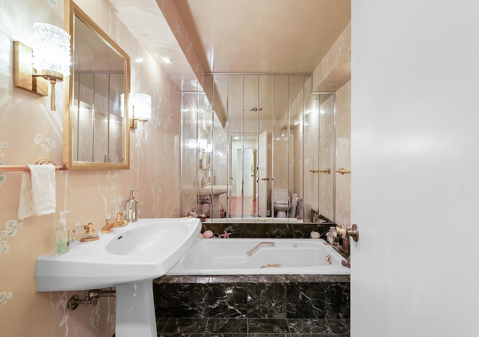 22 Greencroft Dr Champaign, IL 61821  | Single Family