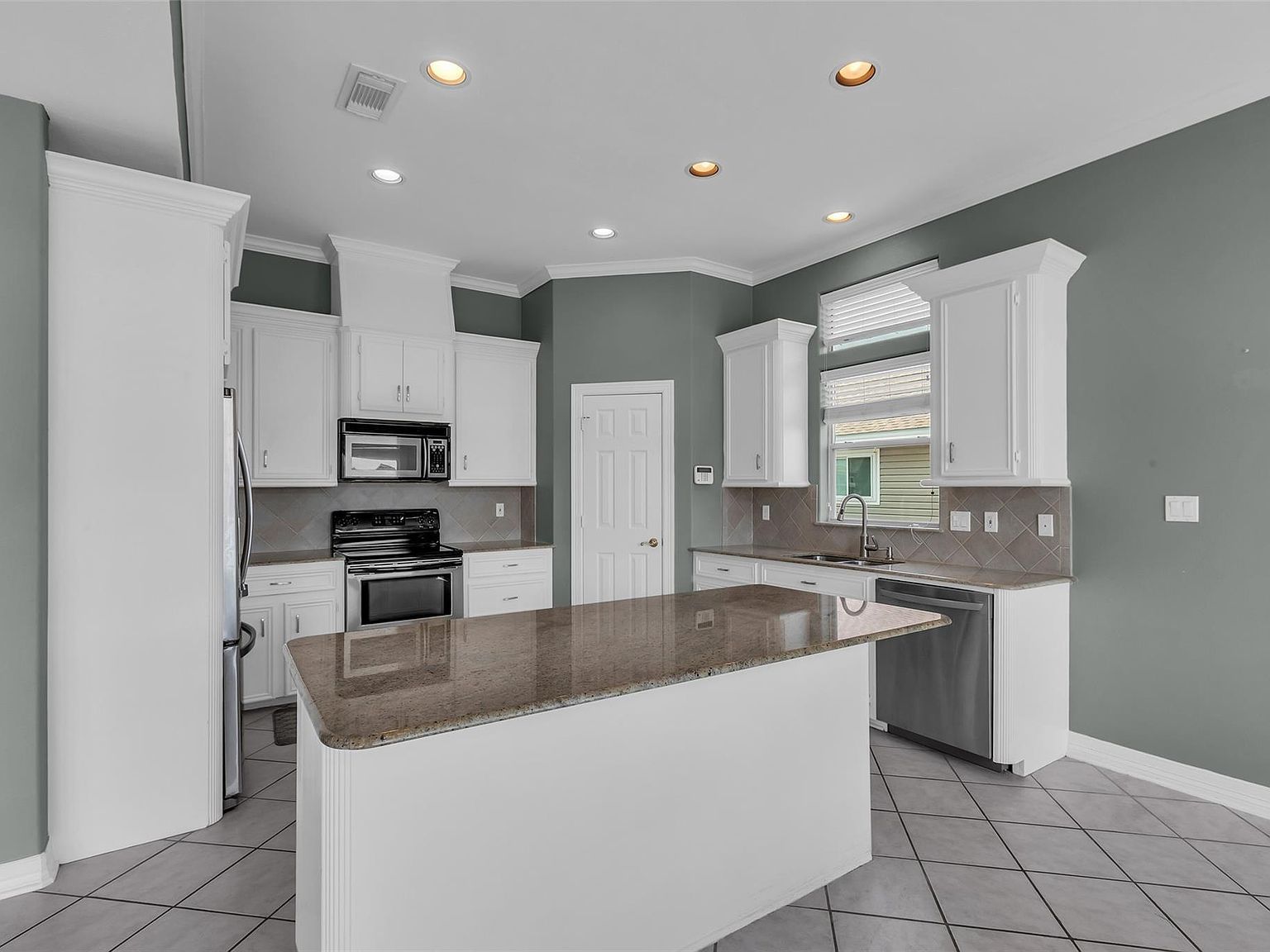 1323 Wahini St Tiki Island, TX 77554  | Single Family