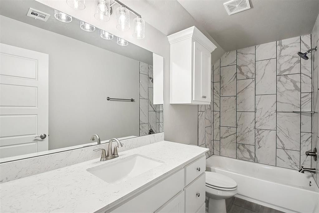 8216 Crew Ln Edmond, OK 73034  | Single Family