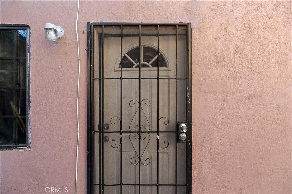 1174 W 38th St Los Angeles, CA 90037  | Multi Family