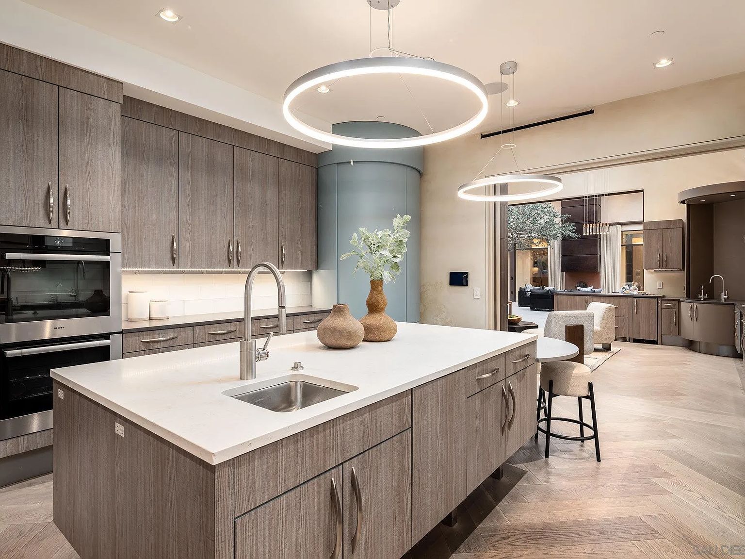 6005 La Jolla Scenic Dr S La Jolla, CA 92037  | Single Family