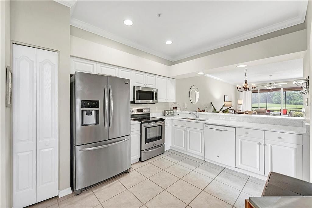 5217 Chase Oaks Dr Sarasota, FL 34241  | Single Family