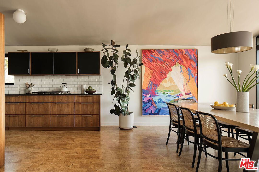 2825 La Cuesta Dr Los Angeles, CA 90046  | Single Family