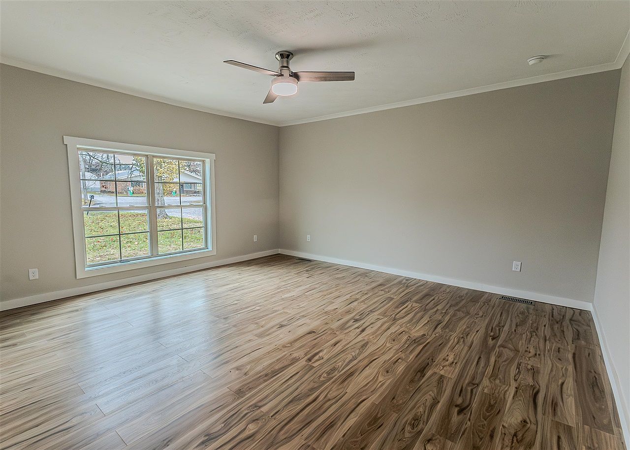 908 W Cedar St Franklin, KY 42134  | Single Family