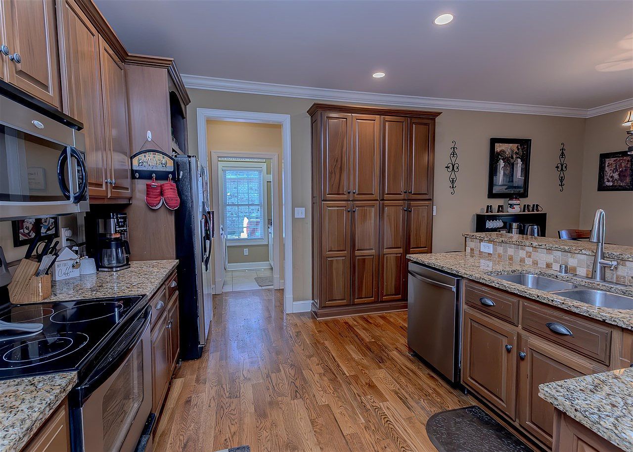 329 Roseberry Cir Bowling Green, KY 42104  | Single Family