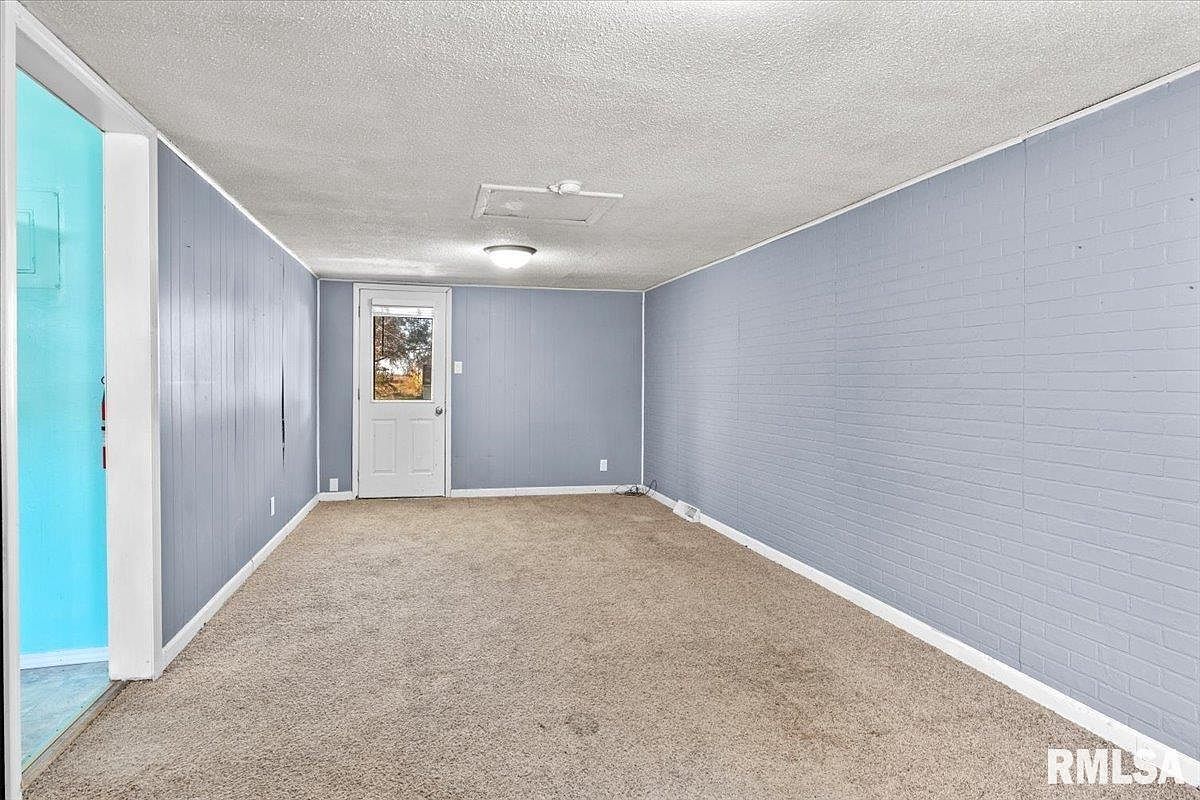 316 S Curtis St Edinburg, IL 62531  | Single Family