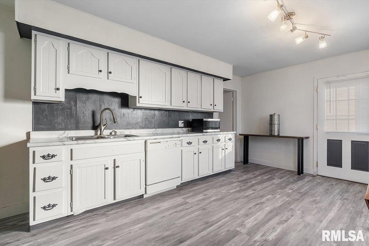 1058 W Elliott Ave Springfield, IL 62702  | Single Family