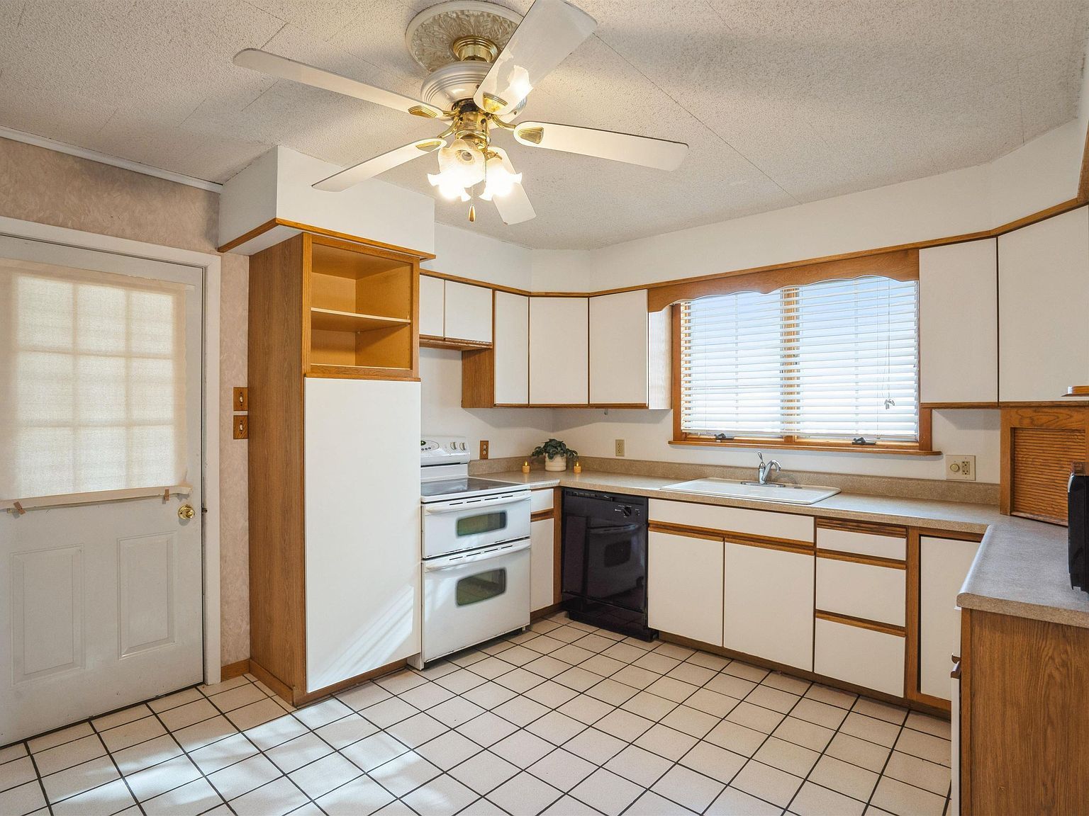 837 14th Ave S Clinton, IA 52732  | Single Family