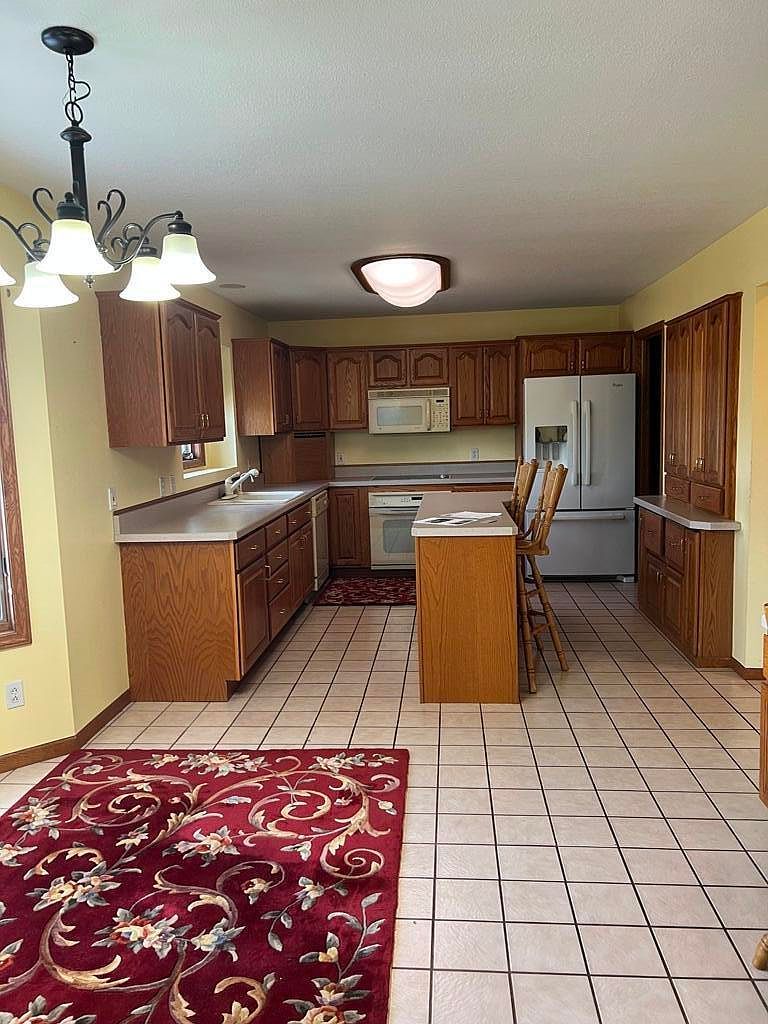 14 Blue Stone Rdg Battle Creek, MI 49014  | Single Family