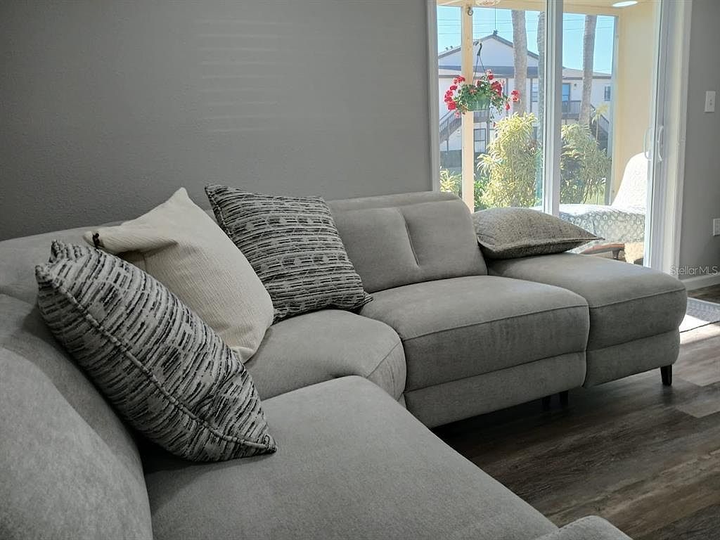 2727 75th St W APT 9A7 Bradenton, FL 34209  | Condominium