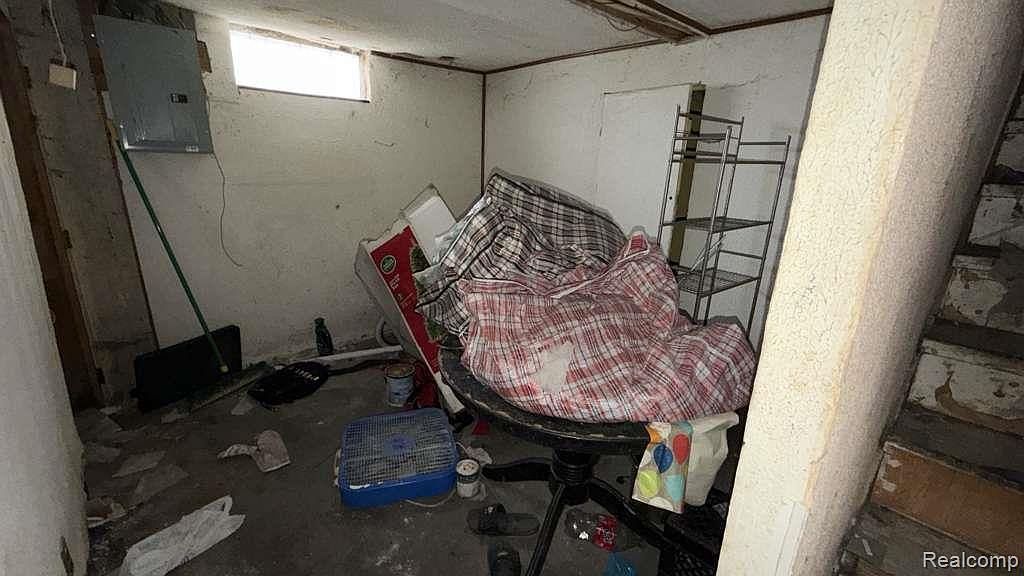 8494 Heyden St Detroit, MI 48228  | Single Family