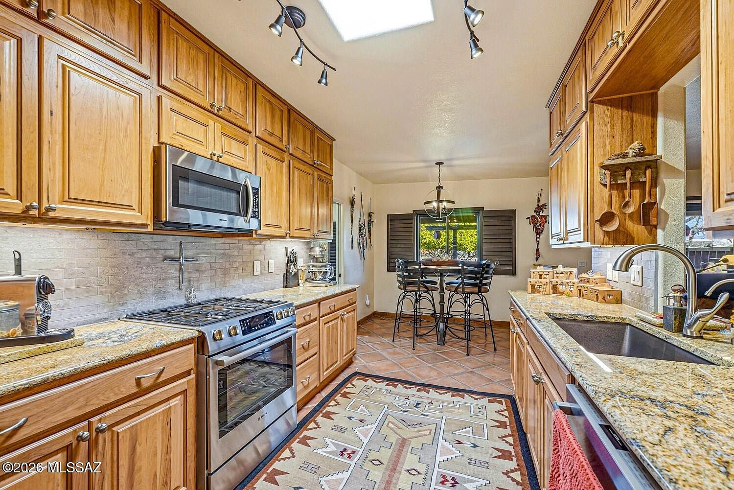 1049 W Placita Refinada Green Valley, AZ 85614  | Single Family