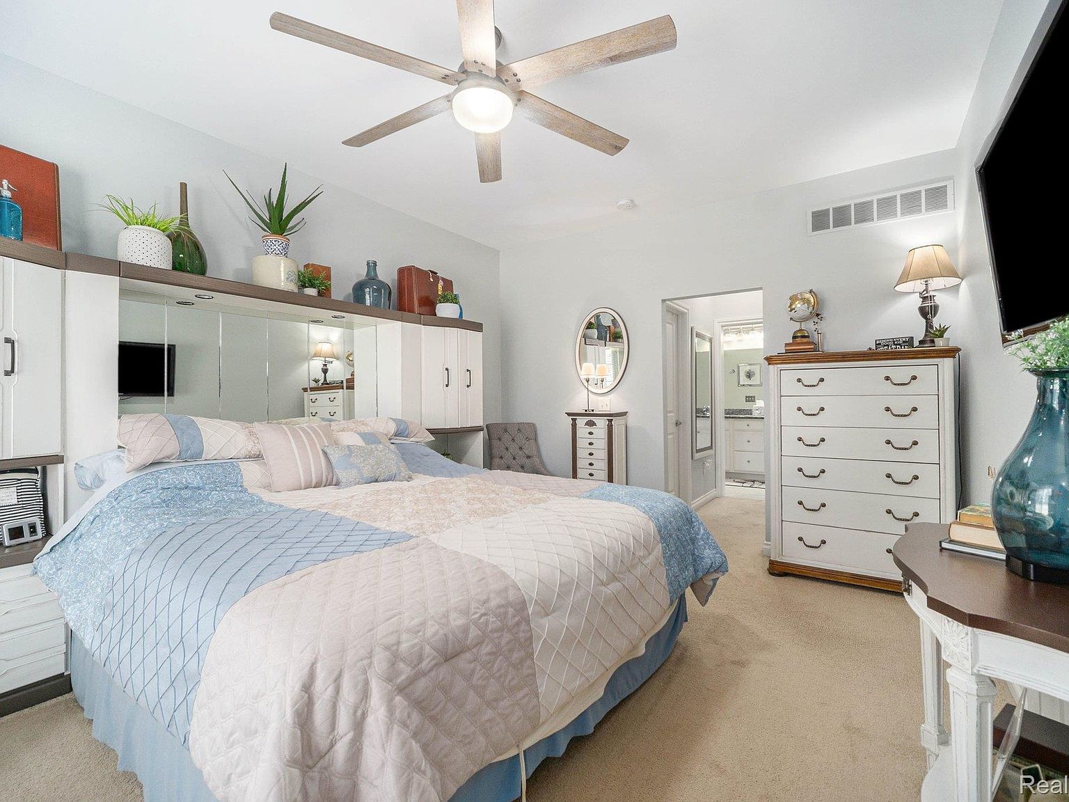 237 Victoria Dr Dexter, MI 48130  | Condominium