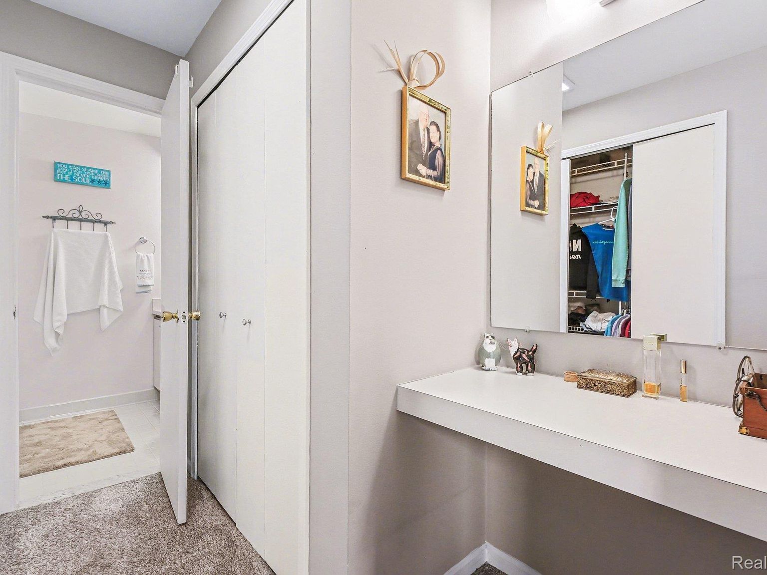 946 Country Club Dr Saint Clair Shores, MI 48082  | Condominium