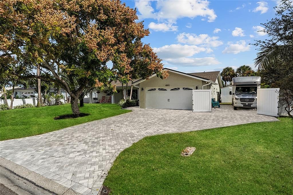 4592 40th St S Saint Petersburg, FL 33711  | Single Family
