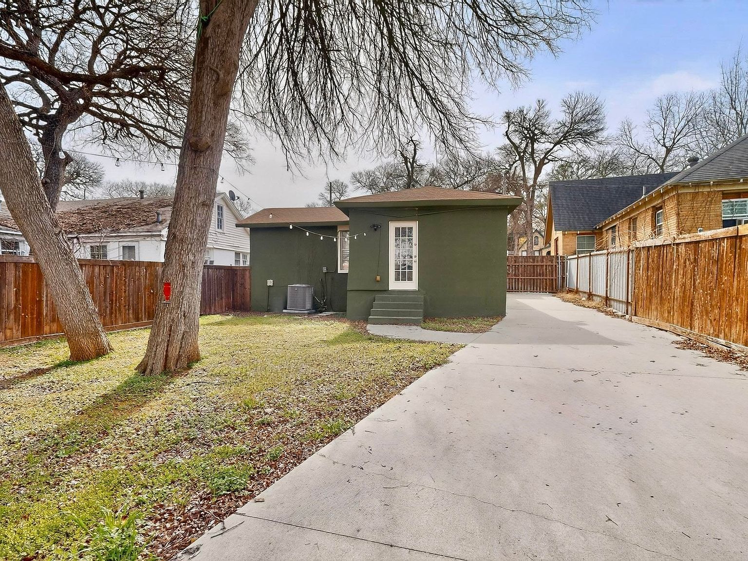 109 Appian Way Dallas, TX 75216  | Single Family