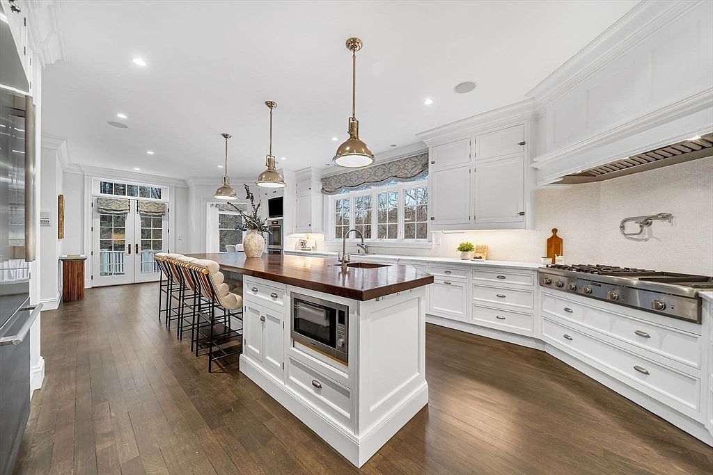 121 Livingston Rd Wellesley, MA 02482  | Single Family