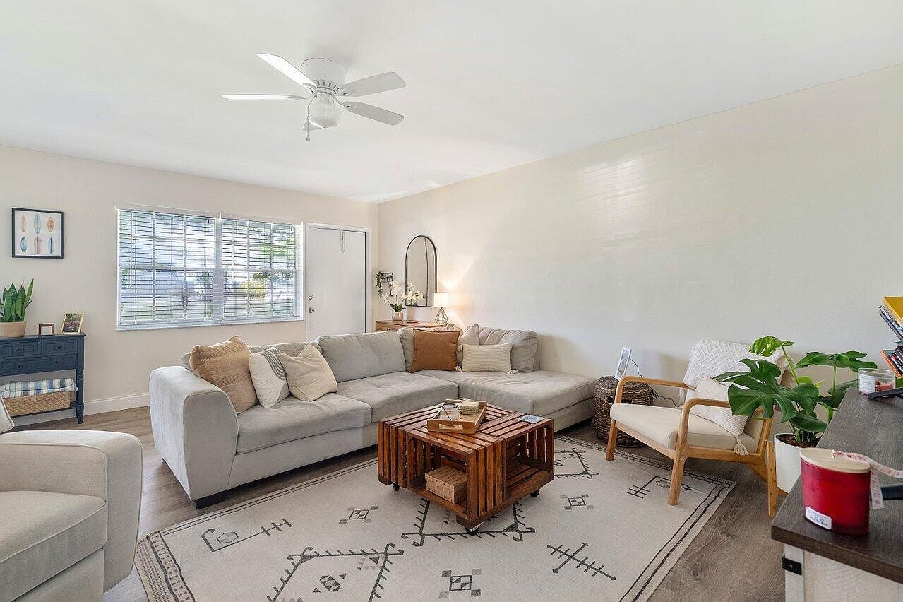 2455 NE 51st St #E-102 Fort Lauderdale, FL 33308  | Condominium