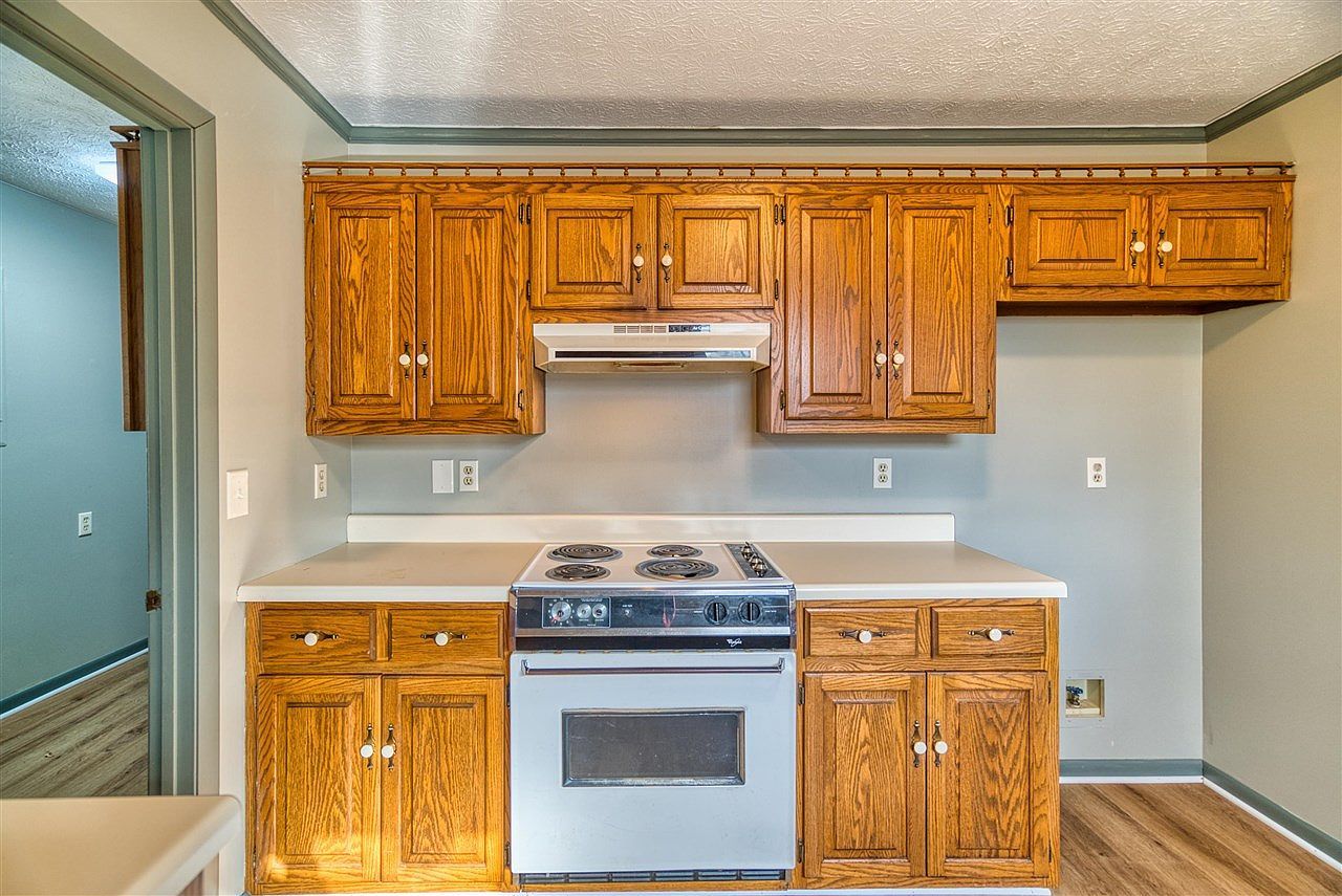 221 Winston Ln Franklin, KY 42134  | Single Family