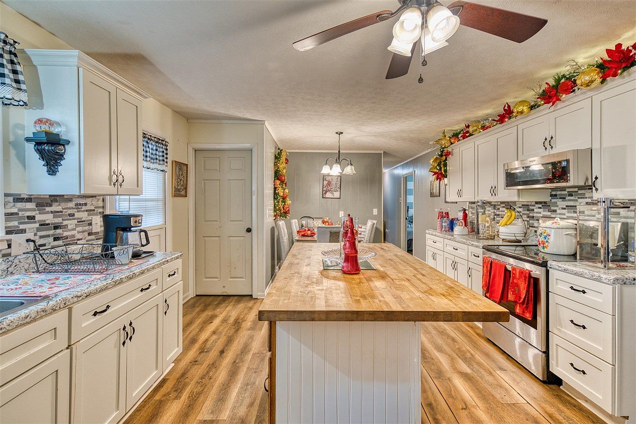 8362 New Bowling Green Rd Smiths Grove, KY 42171  | Single Family