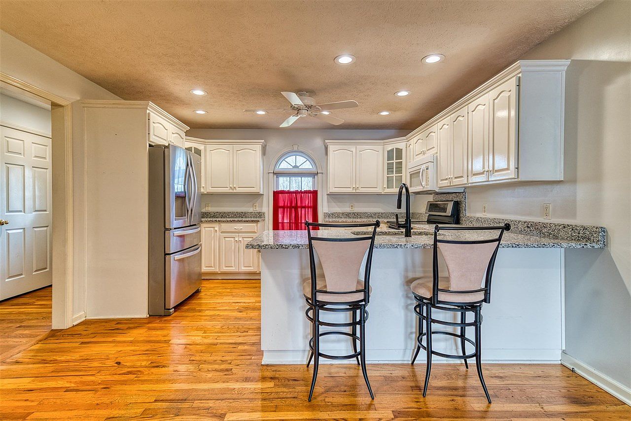 134 Rolling Meadows Dr Bowling Green, KY 42101  | Single Family