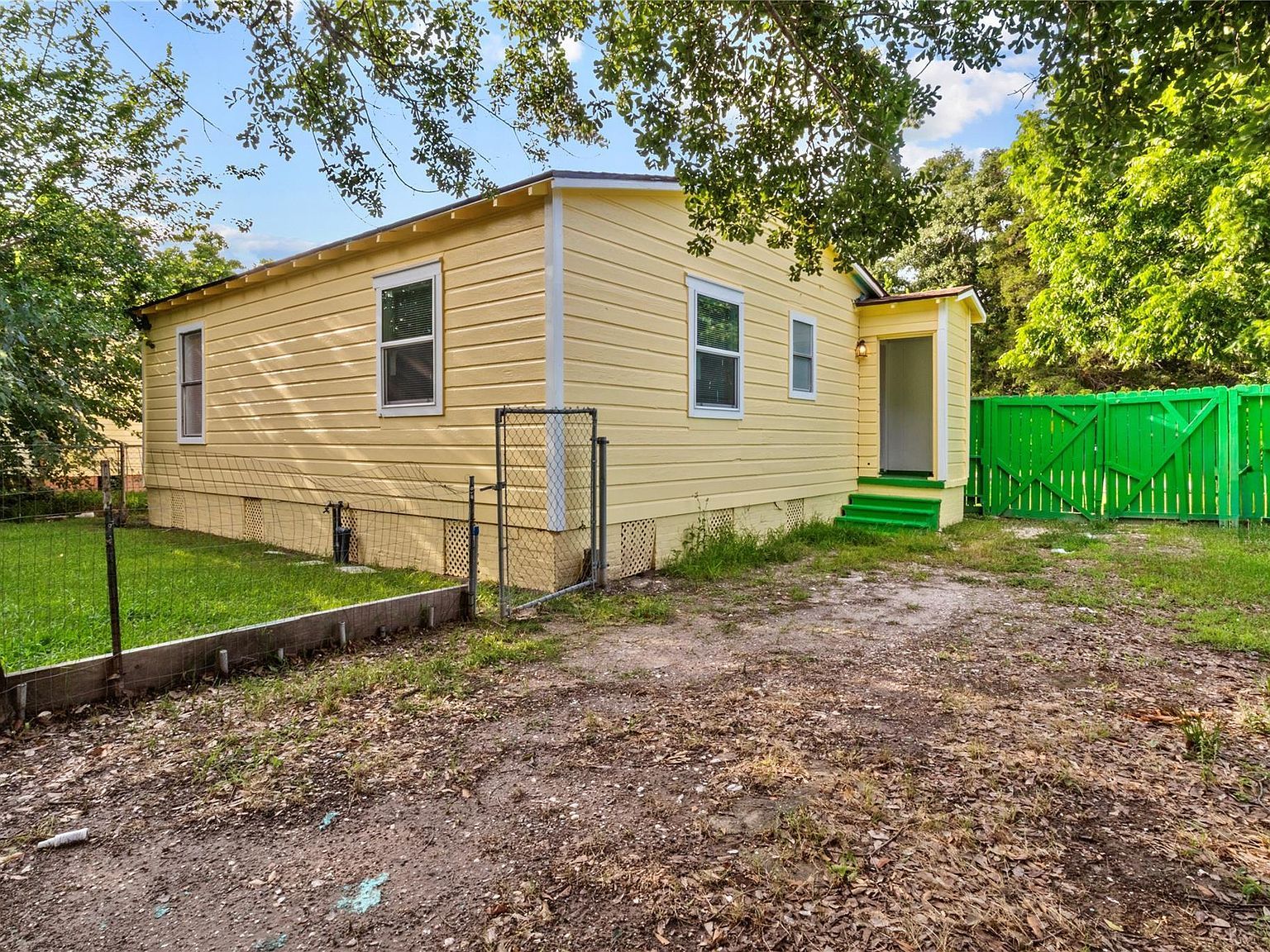 605 Pearl St Baytown, TX 77520 | Single Family