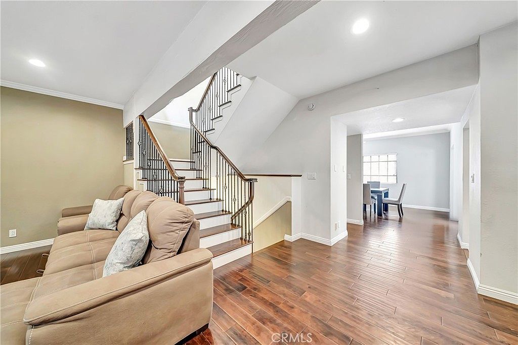 24420 Victory Blvd APT 5 Woodland Hills, CA 91367  | New build