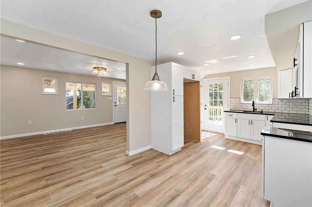 439 Elwood Dr Pittsburgh, PA 15235  | Single Family