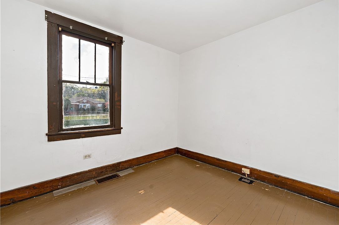 1210 Holmes St Mc Kees Rocks, PA 15136 | Multi Family