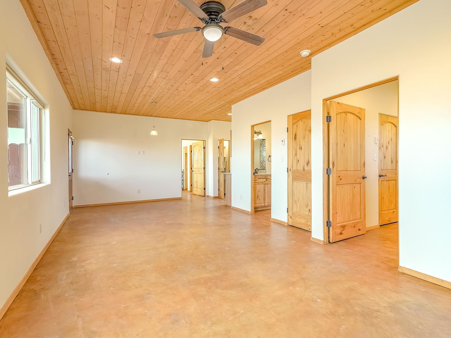 5 Calle De Cazador Ranchos De Taos, NM 87557  | Single Family
