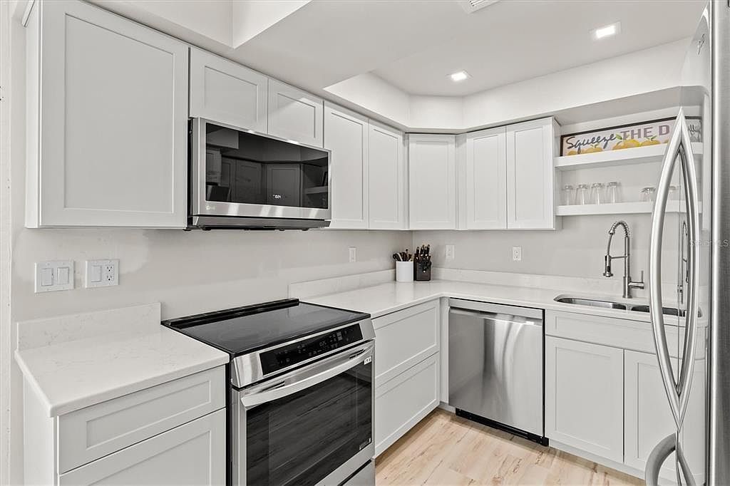 800 S Boulevard Of The Presidents #3 Sarasota, FL 34236  | Condominium