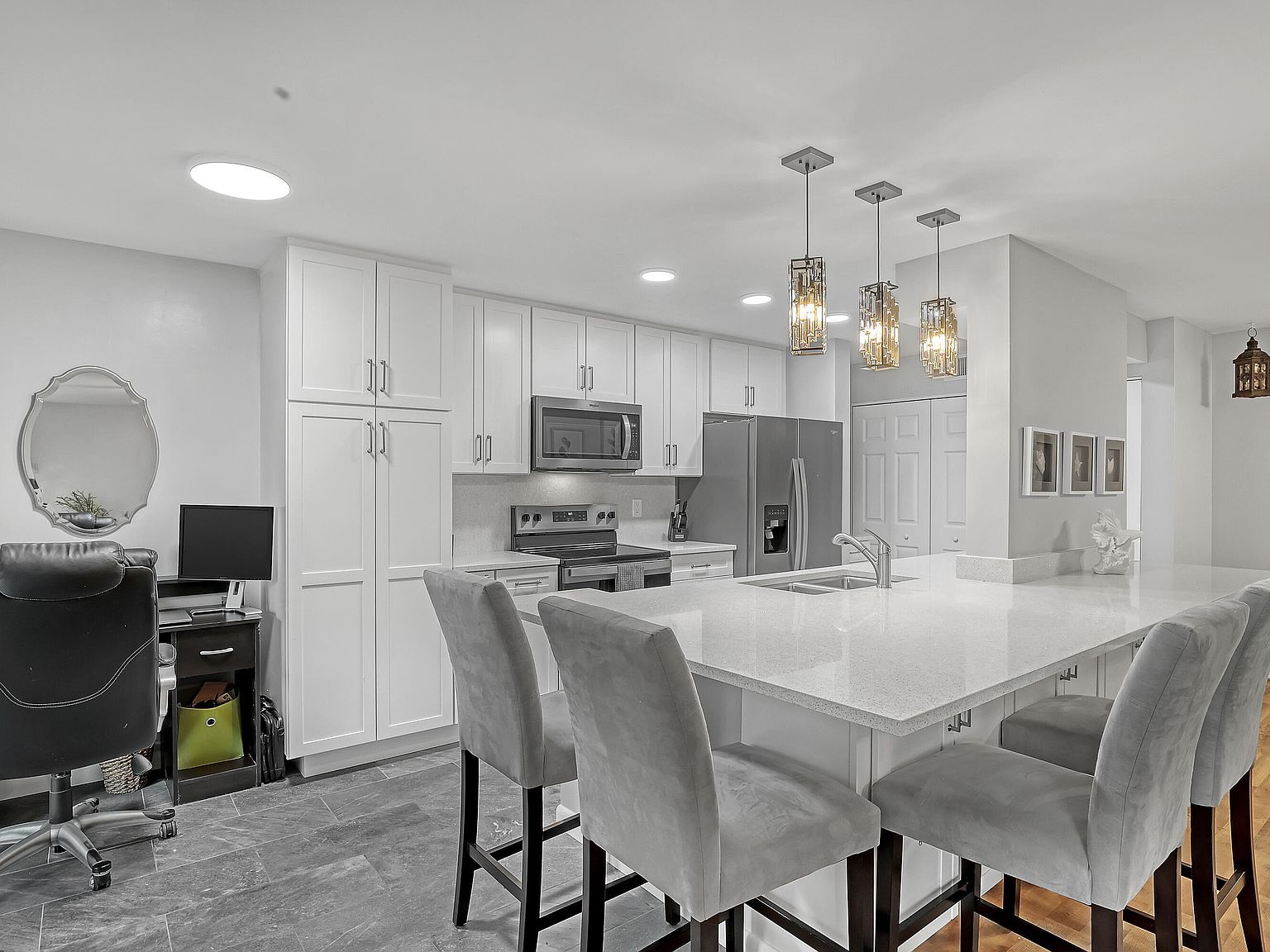 105 Half Moon Cir APT F1 Hypoluxo, FL 33462  | Condominium