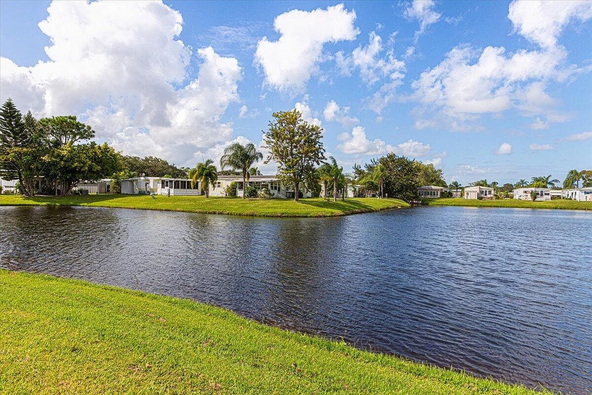 10 Juan Carlos Ln Port Saint Lucie, FL 34952  | Single Family