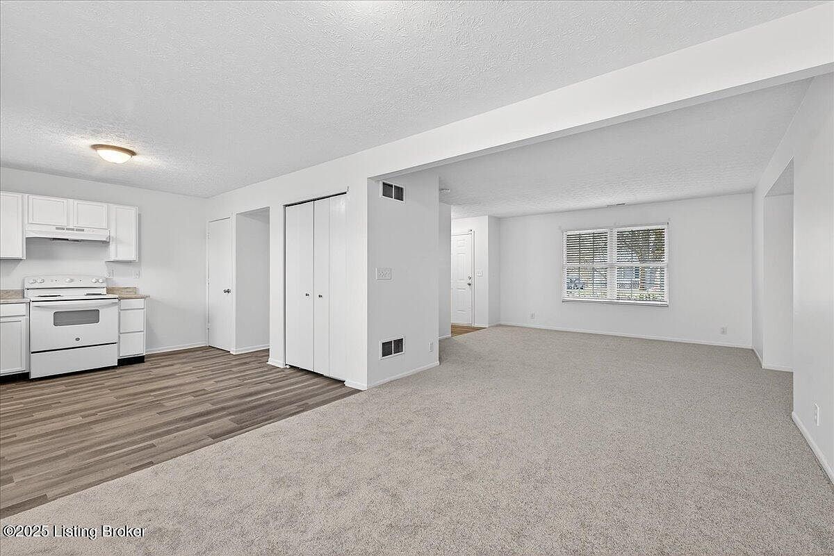 6508 Hunters Creek Blvd Louisville, KY 40258 | Single Family