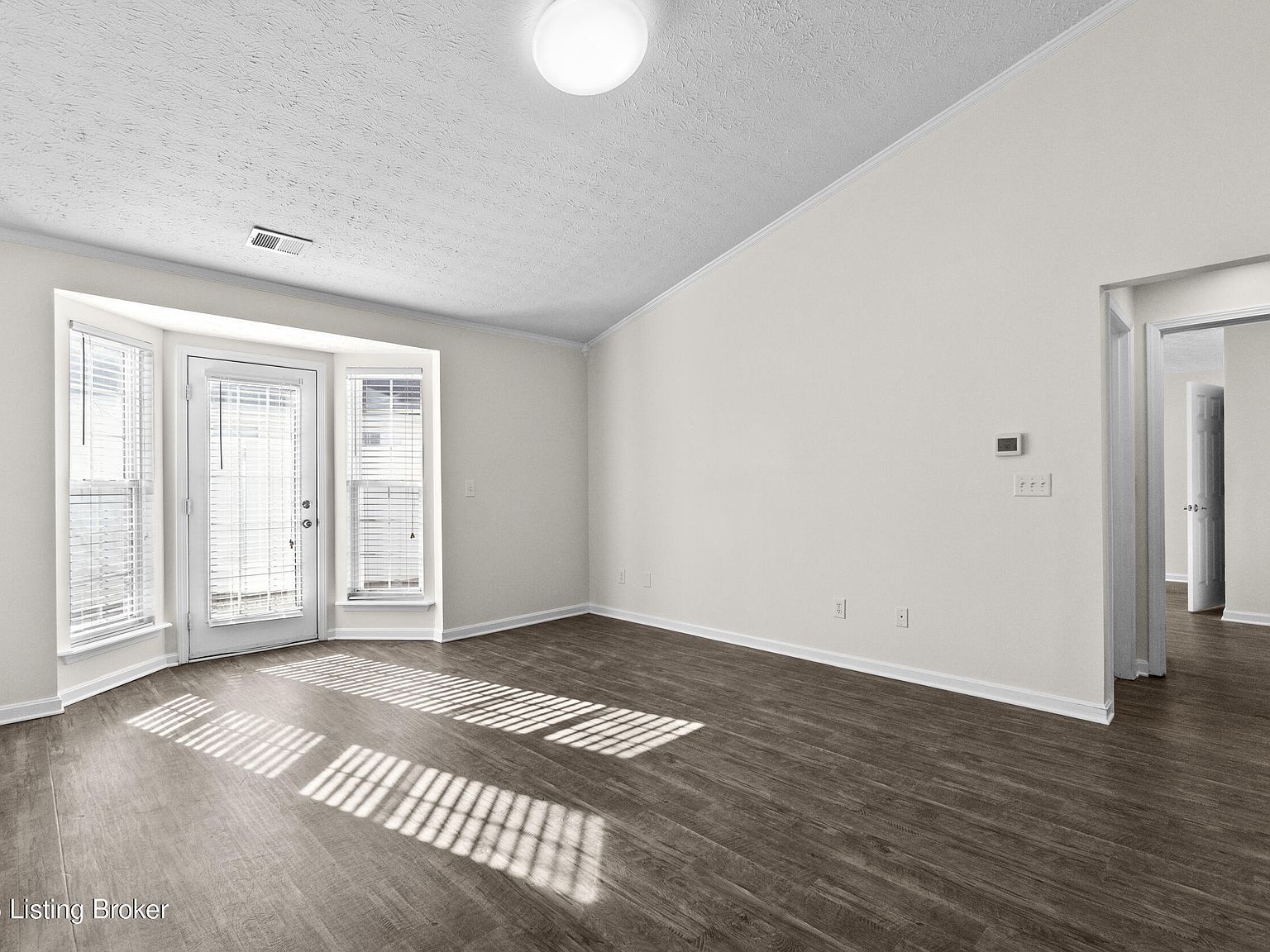 140 Charlton Wynde Dr Louisville, KY 40245 | Condominium