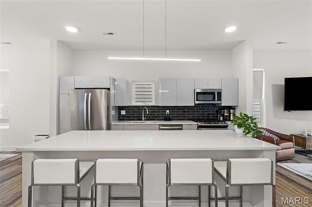 3415 Vista Ave Saint Louis, MO 63104 | Single Family