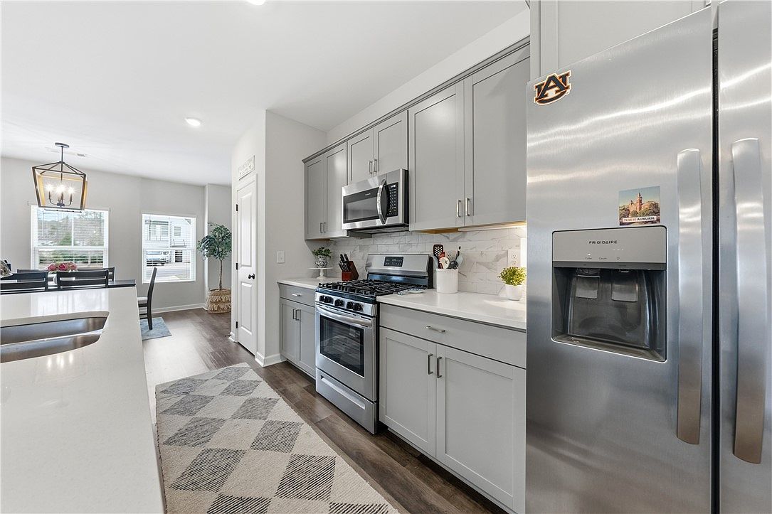 560 Waterpoint Way Opelika, AL 36801  | Condominium