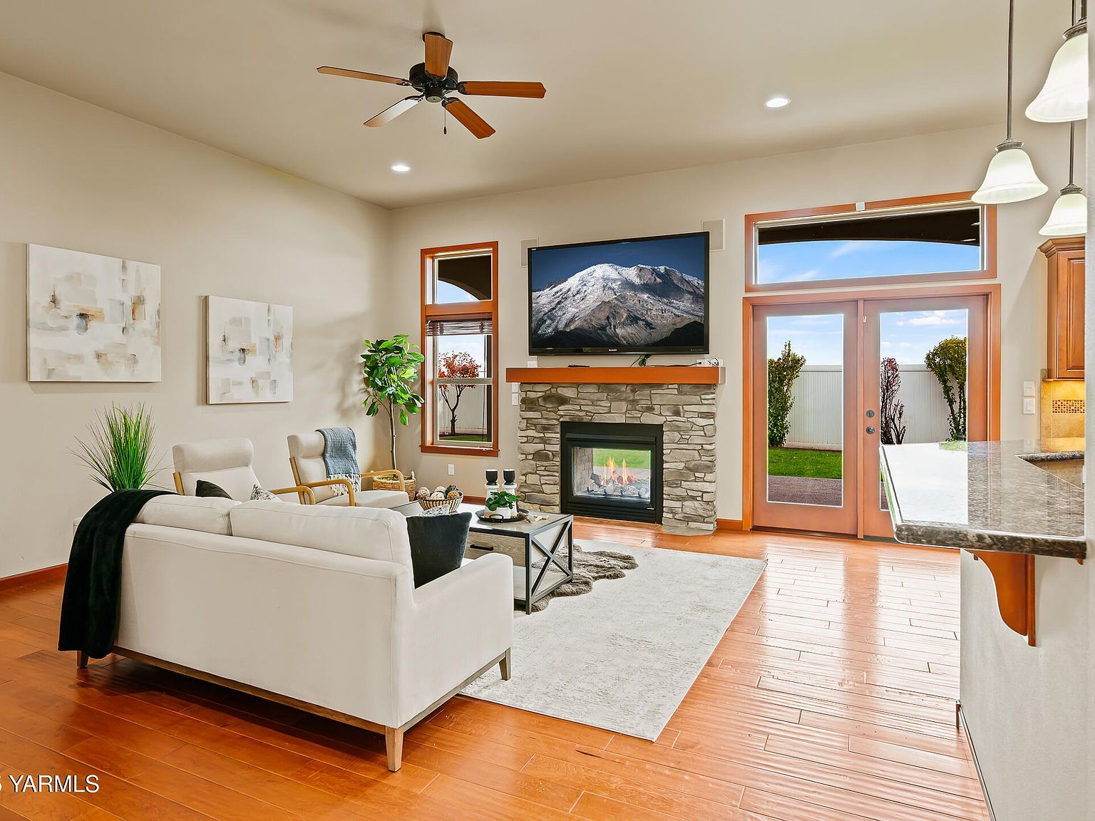 2007 S 87th Ave Yakima, WA 98903  | Single Family