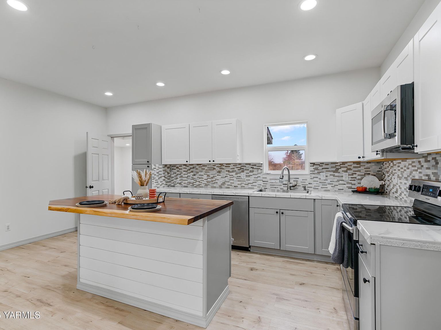 1891 N Wenas Rd Selah, WA 98942 | Single Family