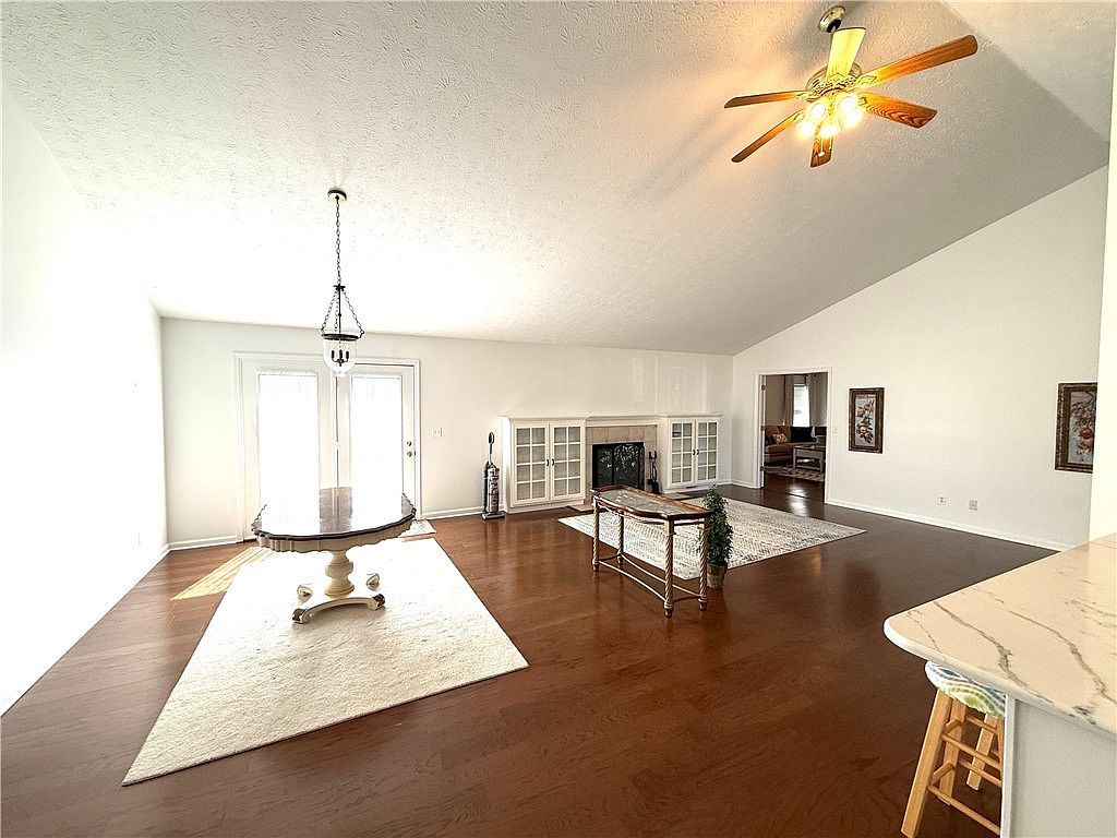 904 Lockhart St Hoopeston, IL 60942  | Single Family