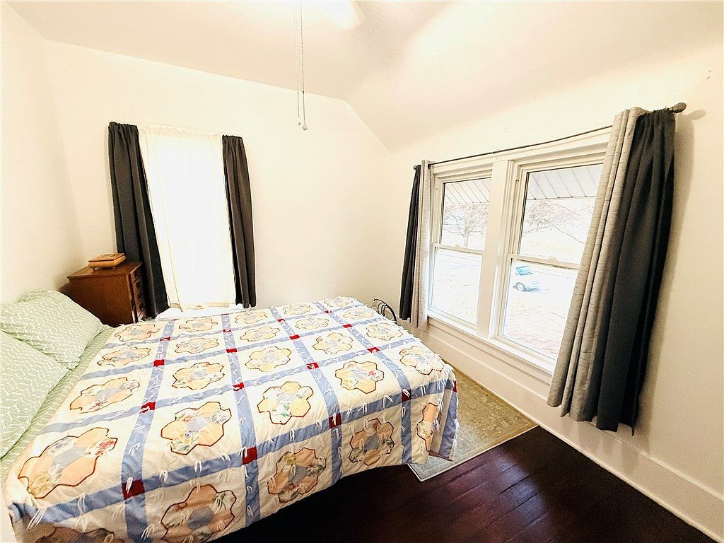 615 E Seminary Ave Hoopeston, IL 60942  | Single Family